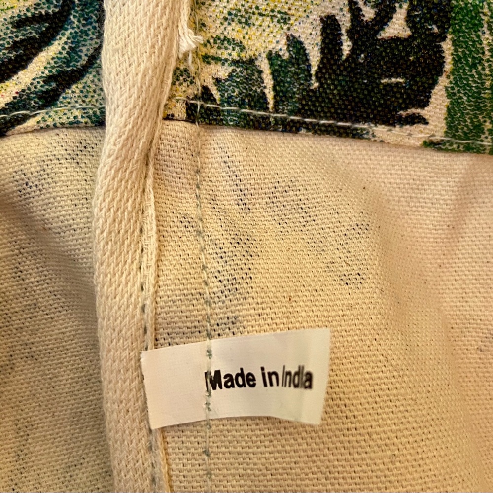 Botanical Pom Pom Tote With Inside Pocket Gift - Picture 11 of 11